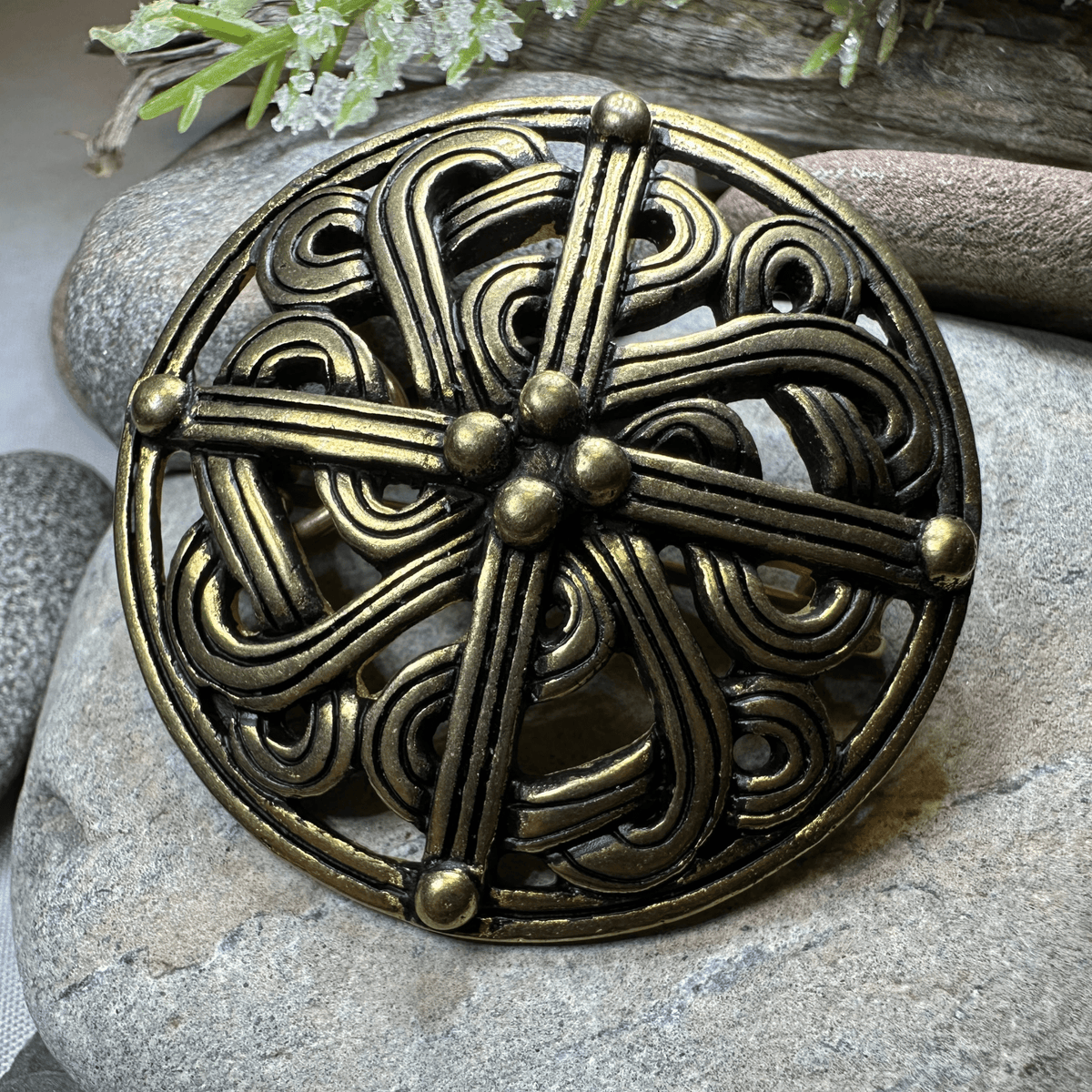 Borre Viking Brooch - Bronze Historical Reproduction Pin Brooch La Vie Bien Borre Viking Brooch - Bronze Historical Reproduction Pin