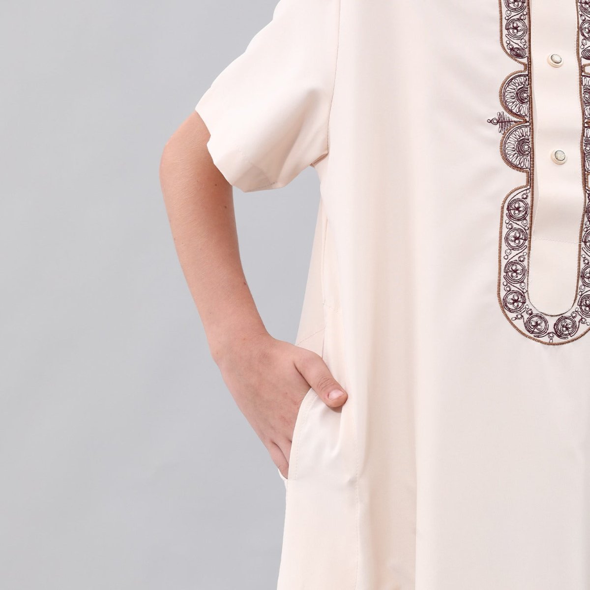 Boys' Embroidered Thobe with Chest Pocket(MKB026) La Vie Bien Boys' Embroidered Thobe with Chest Pocket(MKB026)