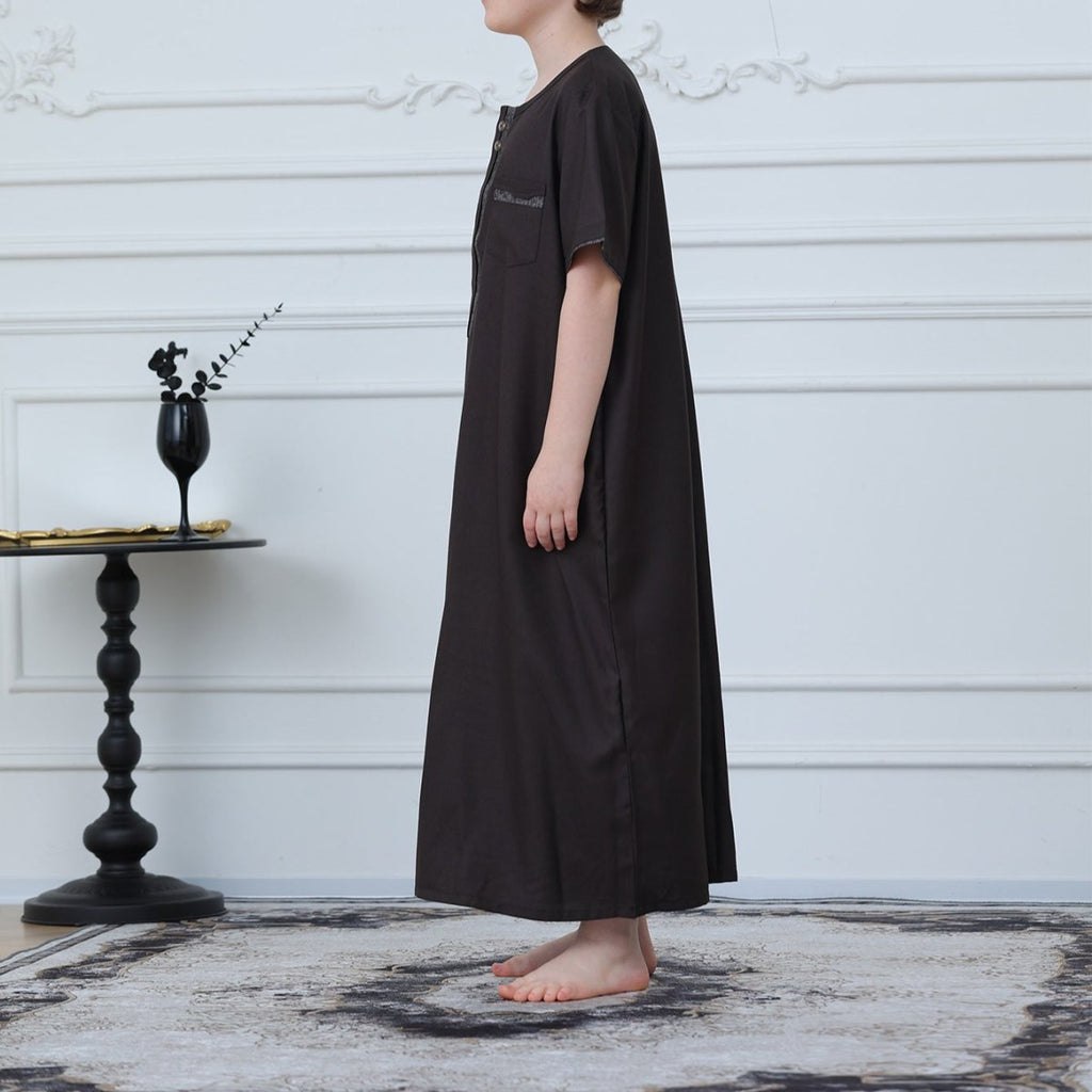 Boys' Embroidered Thobe with Zipper & Pockets(MKB028)