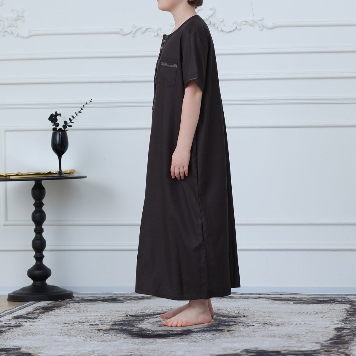 Boys' Embroidered Thobe with Zipper & Pockets(MKB028) La Vie Bien Boys' Embroidered Thobe with Zipper & Pockets(MKB028)