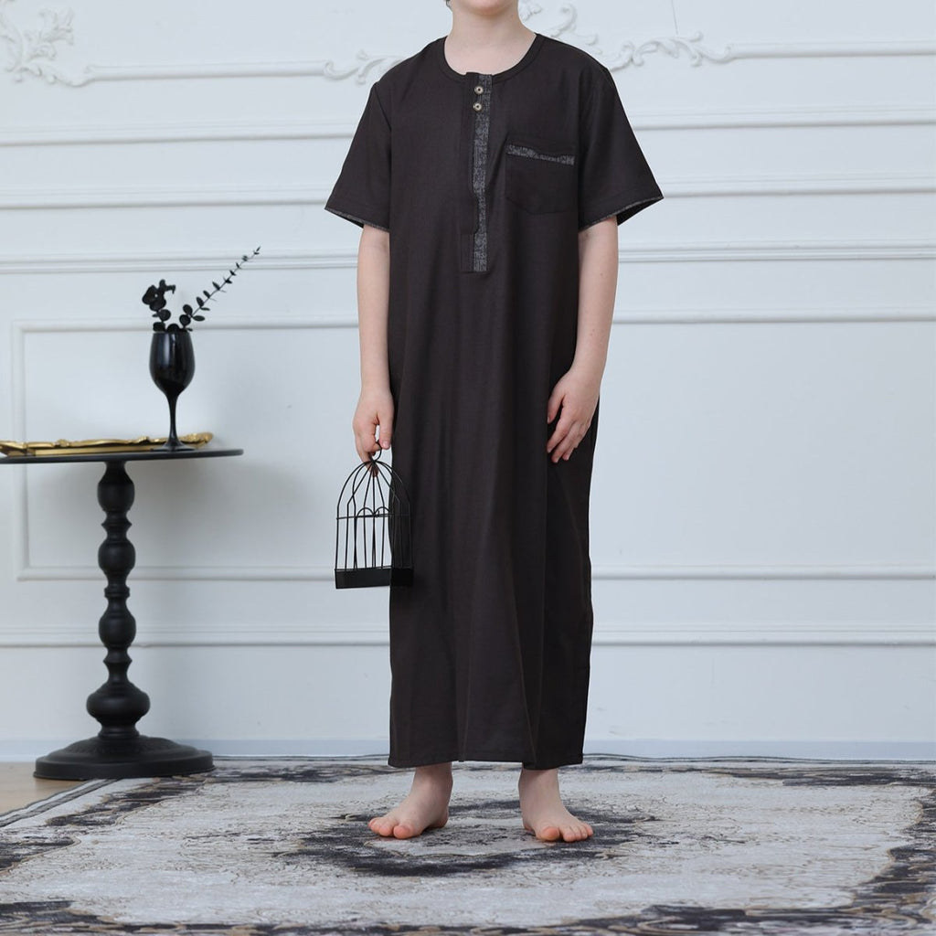 Boys' Embroidered Thobe with Zipper & Pockets(MKB028) La Vie Bien Boys' Embroidered Thobe with Zipper & Pockets(MKB028)
