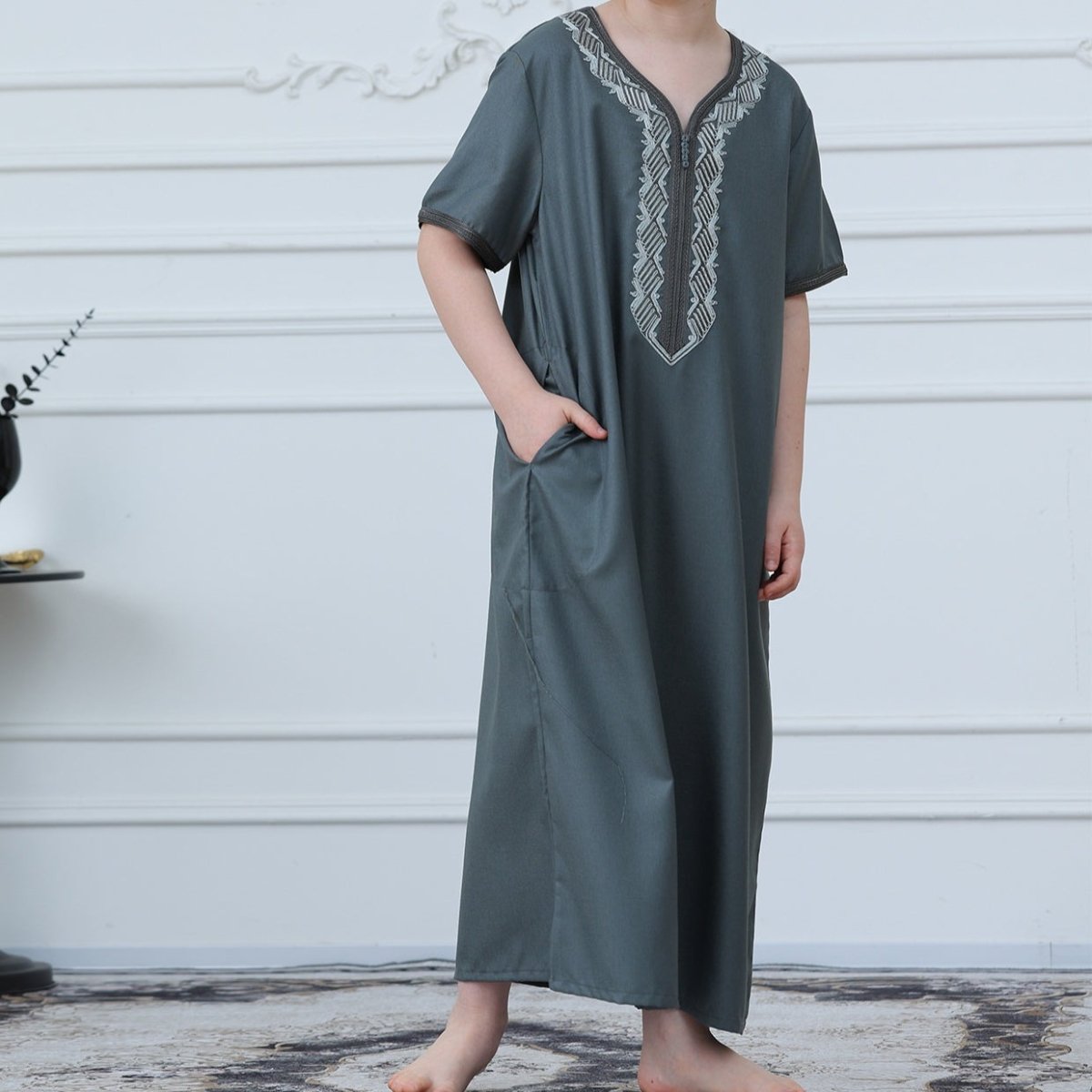 Boys Embroidered Zip-Front Thobe(MKB012) La Vie Bien Boys Embroidered Zip-Front Thobe(MKB012)