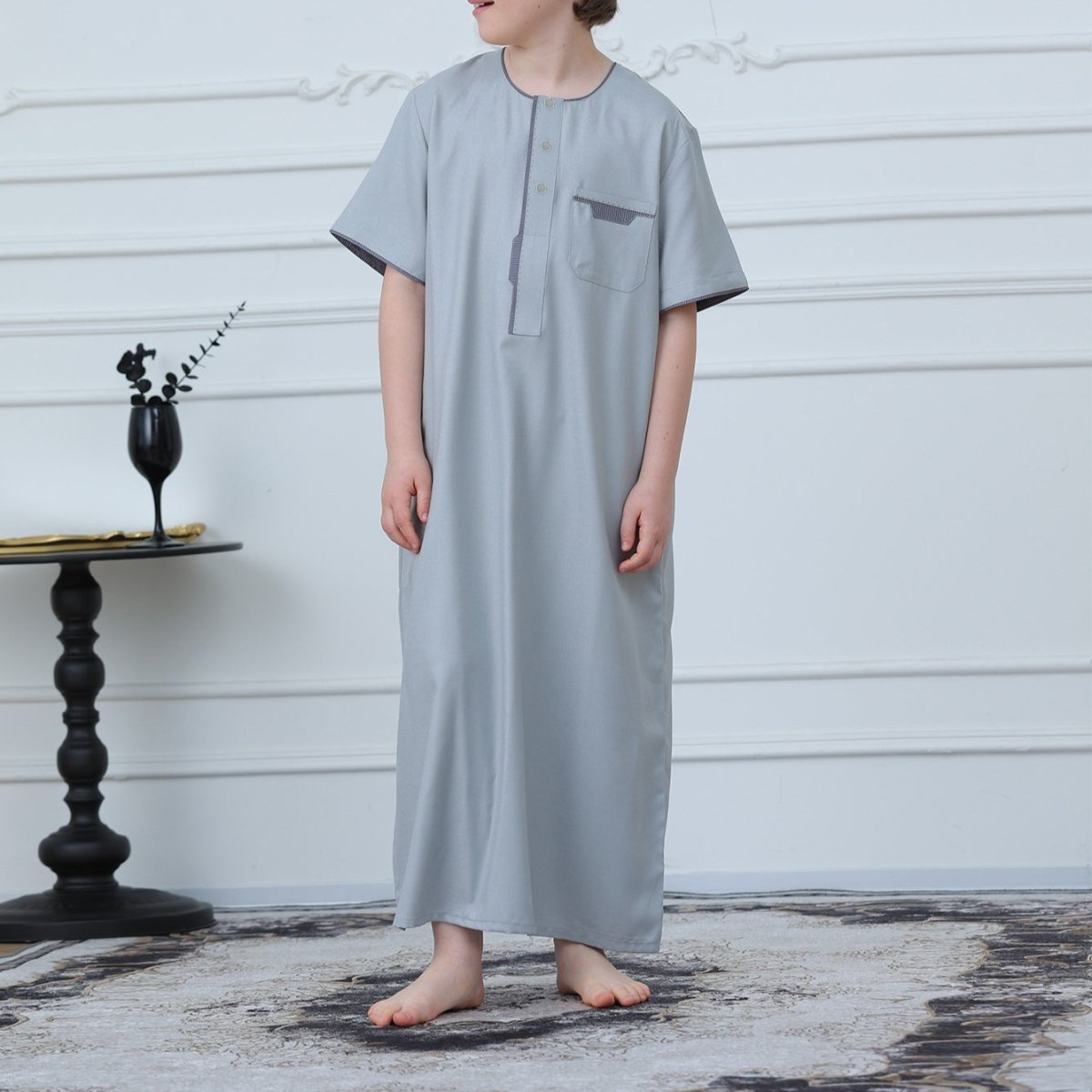 Boys' Thobe with Contrast Stitching & Pockets(MKB033) La Vie Bien Boys' Thobe with Contrast Stitching & Pockets(MKB033)