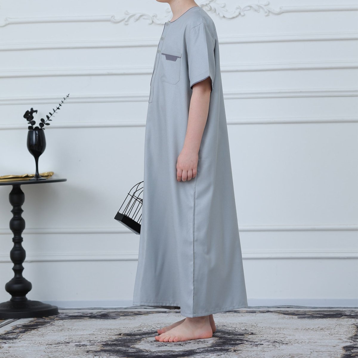 Boys' Thobe with Contrast Stitching & Pockets(MKB033) La Vie Bien Boys' Thobe with Contrast Stitching & Pockets(MKB033)