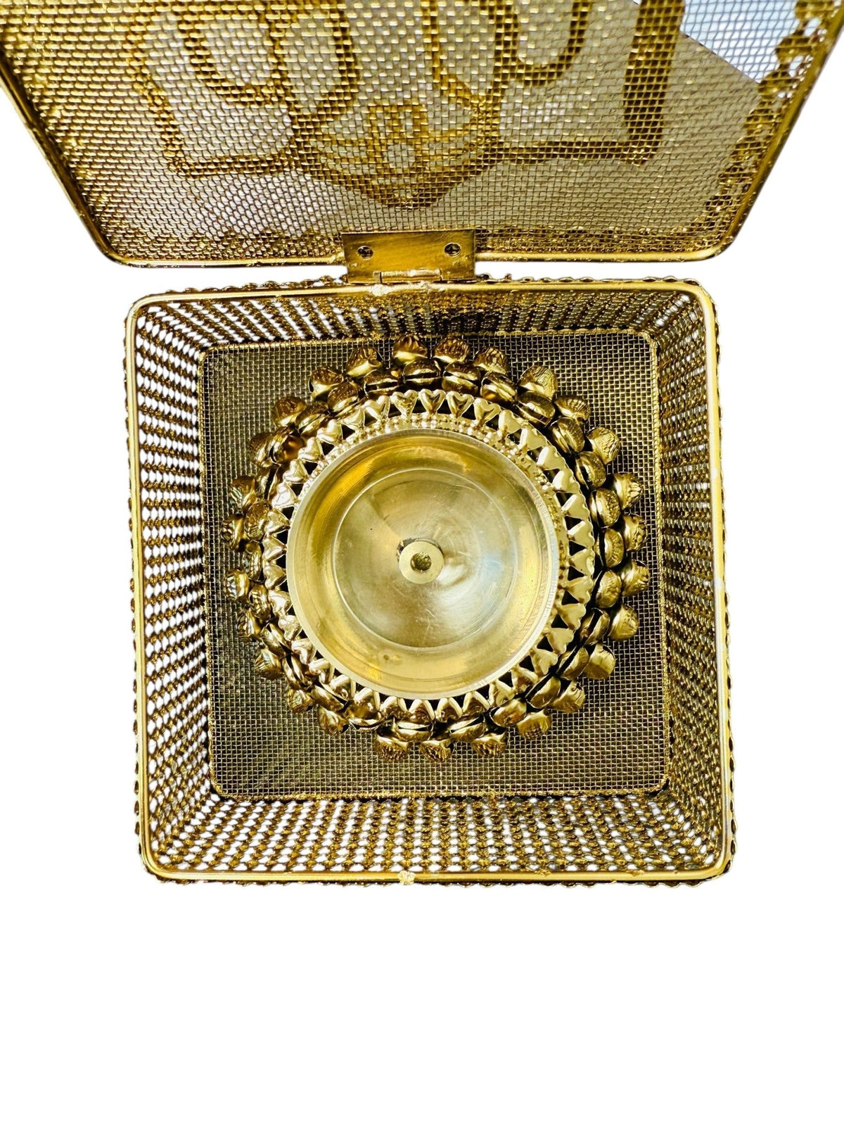 Brass Akhand Diya's with Ghungroo Base in Metal Gift Box with Ganesha Decal La Vie Bien Brass Akhand Diya's with Ghungroo Base in Metal Gift Box with Ganesha Decal