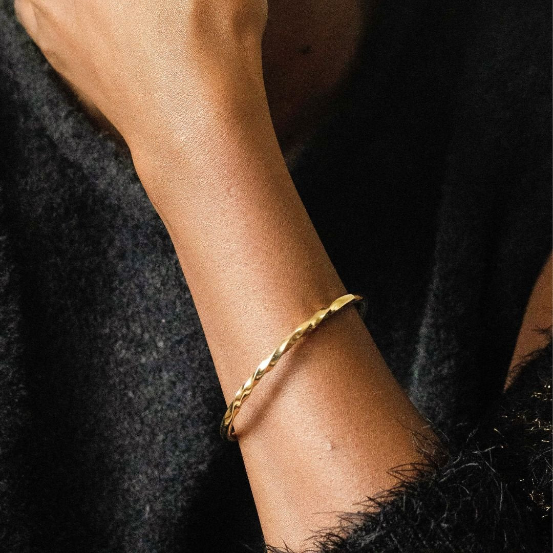 Brass Circular Twist Cuff Bracelet for Women - Uzi Bracelets La Vie Bien Brass Circular Twist Cuff Bracelet for Women - Uzi