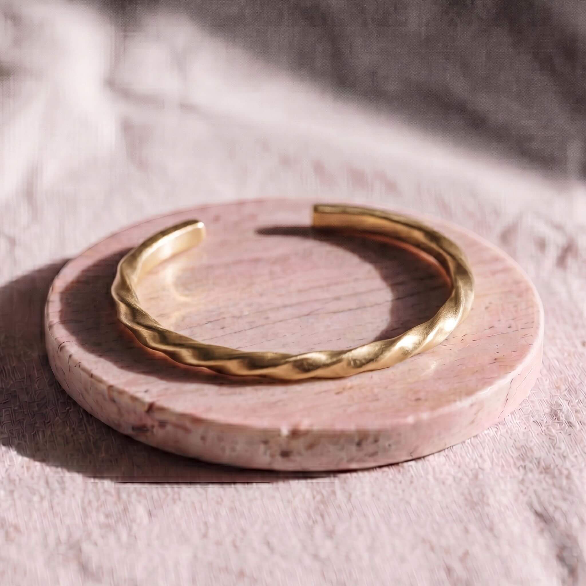 Brass Circular Twist Cuff Bracelet for Women - Uzi Bracelets La Vie Bien Brass Circular Twist Cuff Bracelet for Women - Uzi