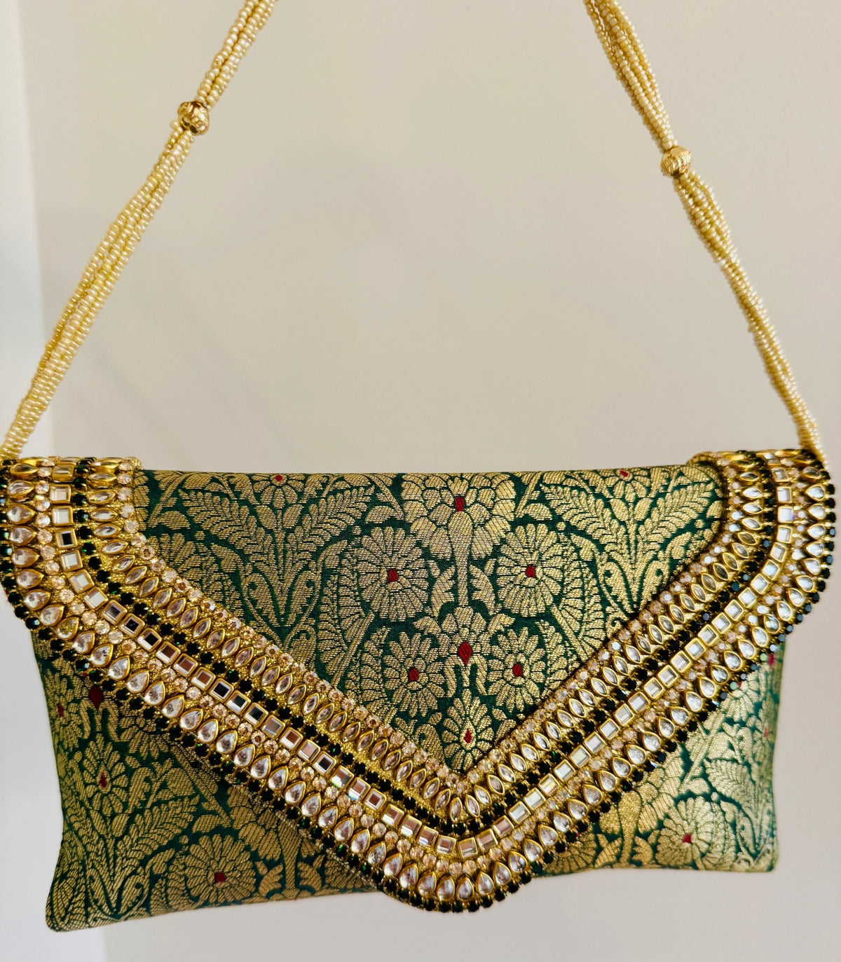 Brocade Elegant Envelope-style Clutch with Stone on Edges La Vie Bien Brocade Elegant Envelope-style Clutch with Stone on Edges