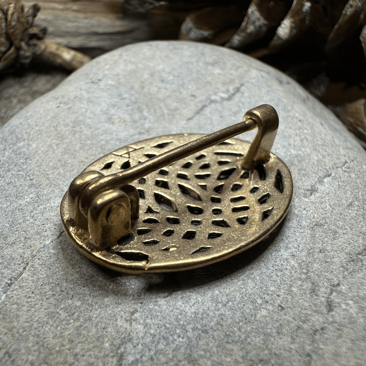 Bronze Infinity Celtic Brooch - Bronze Historical Reproduction Pin Brooch La Vie Bien Bronze Infinity Celtic Brooch - Bronze Historical Reproduction Pin