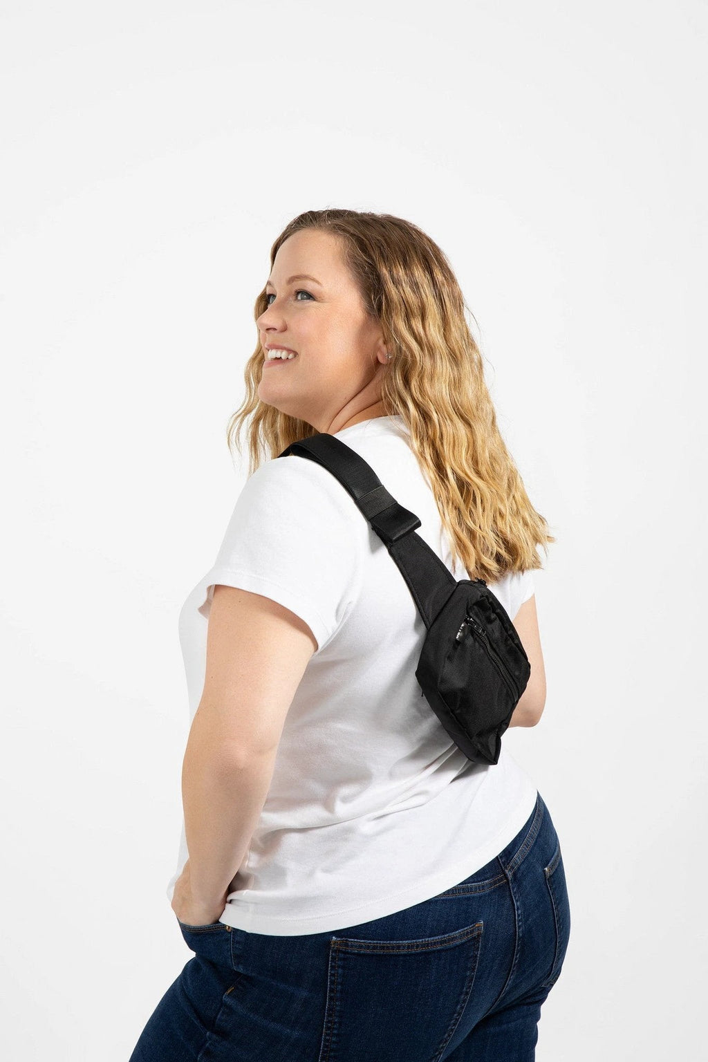 Bye bye, belt bag extenders - Hello, size inclusive belt bag by F.I.T.S.O Plus Size Activewear