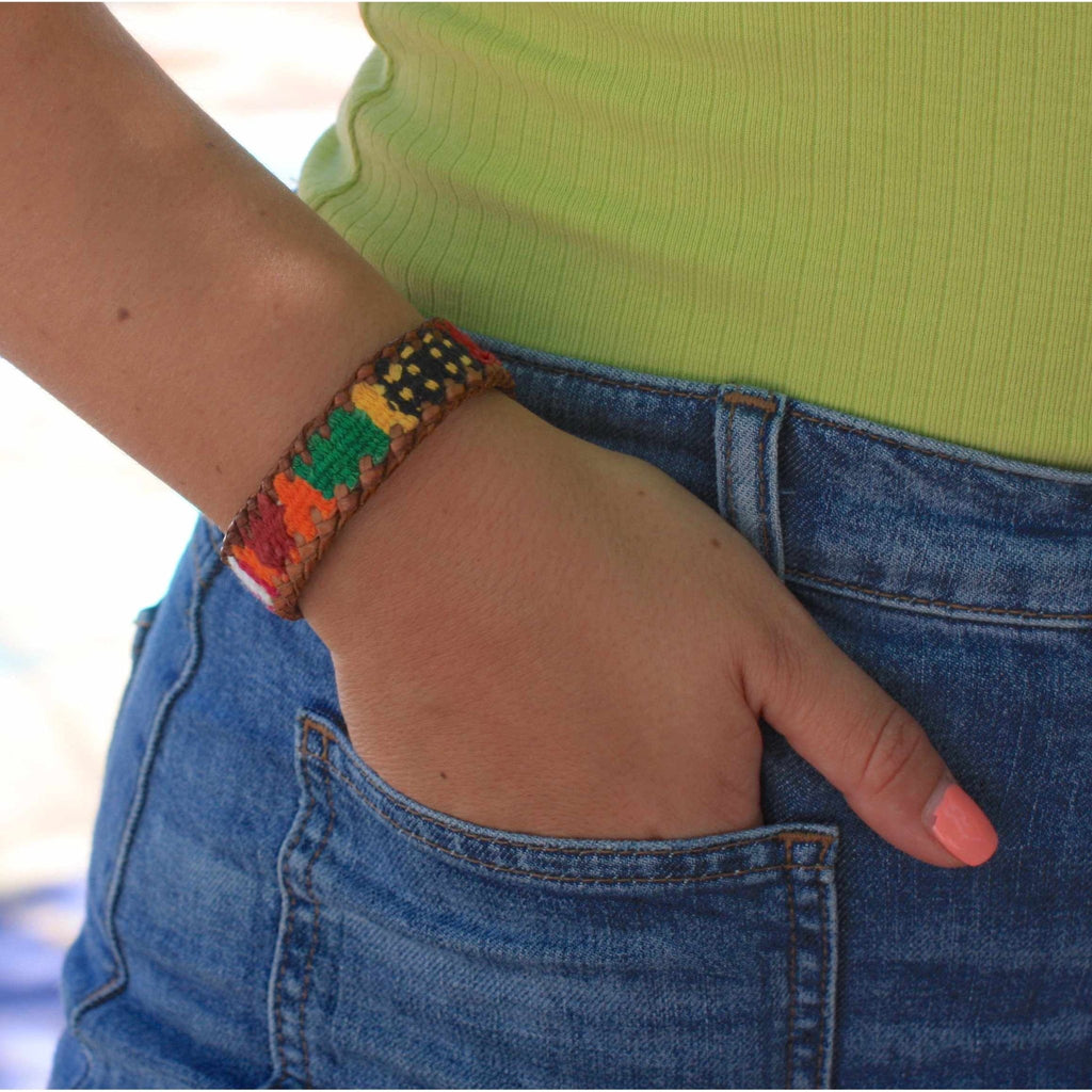 Chula Handmade Fabric & Leather Snap - on Bracelet - Guatemala Bracelets La Vie Bien Chula Handmade Fabric & Leather Snap - on Bracelet - Guatemala