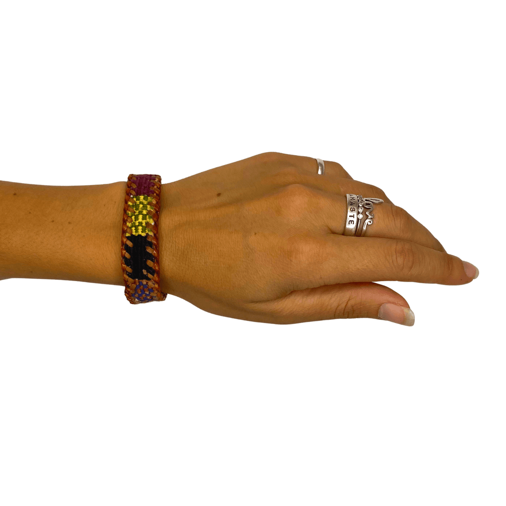 Chula Handmade Fabric & Leather Snap - on Bracelet - Guatemala Bracelets La Vie Bien Chula Handmade Fabric & Leather Snap - on Bracelet - Guatemala