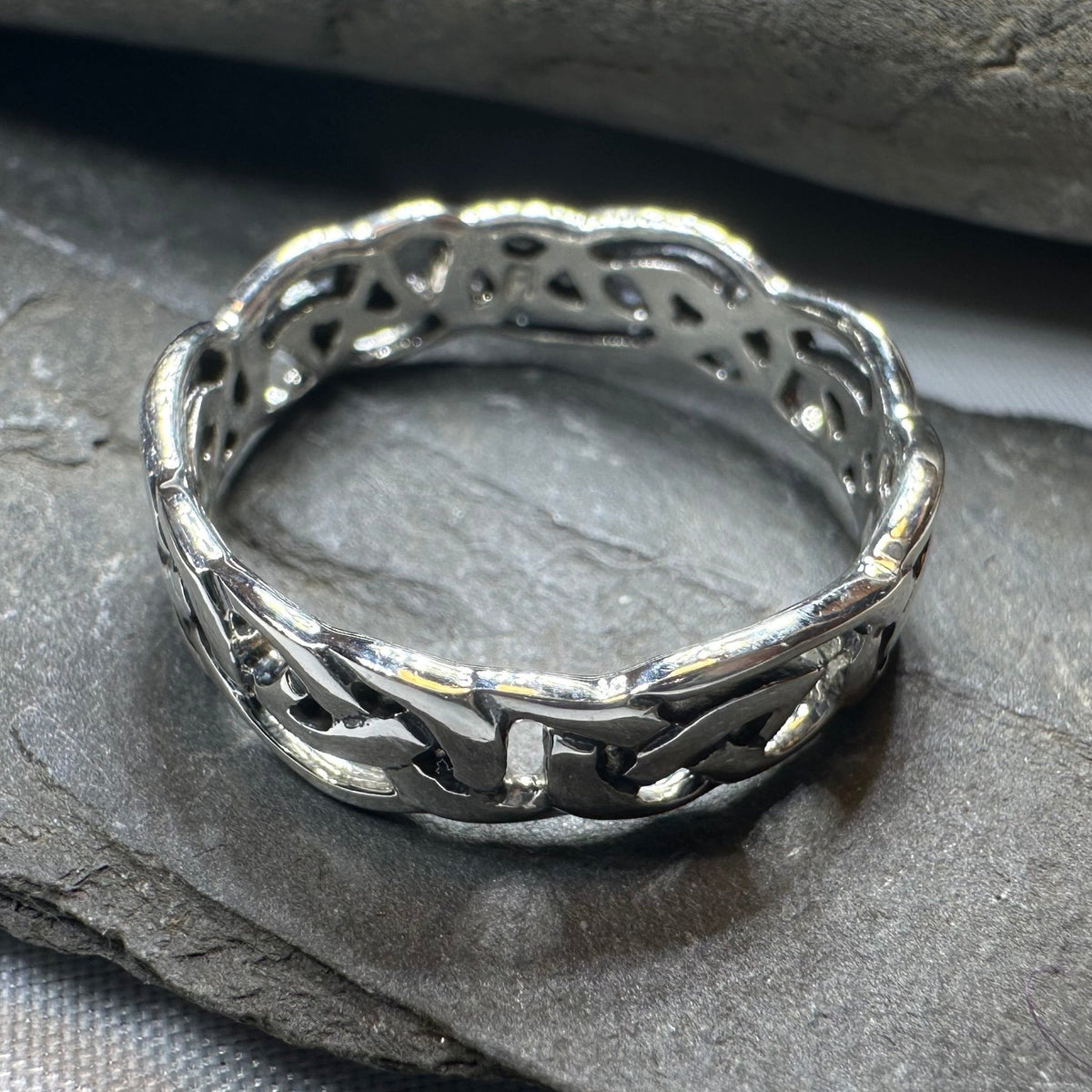 Classic Simplicity Celtic Knot Ring Ring La Vie Bien Classic Simplicity Celtic Knot Ring