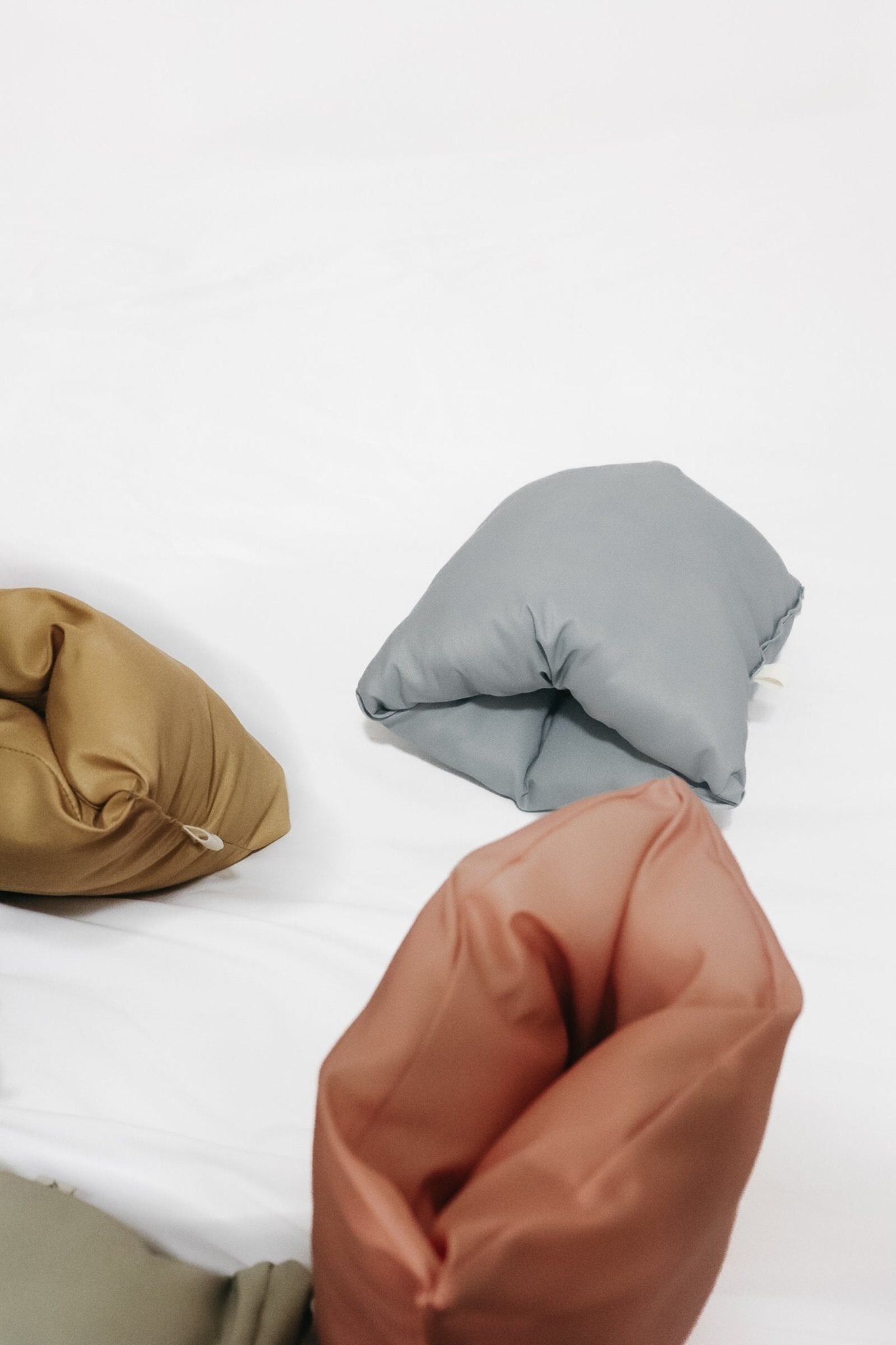 Clay Wipeable Cradle Arm Pillow La Vie Bien Clay Wipeable Cradle Arm Pillow