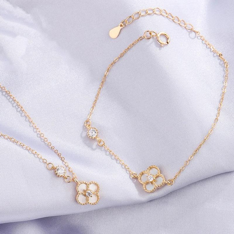 Clover Necklace Necklace La Vie Bien Clover Necklace