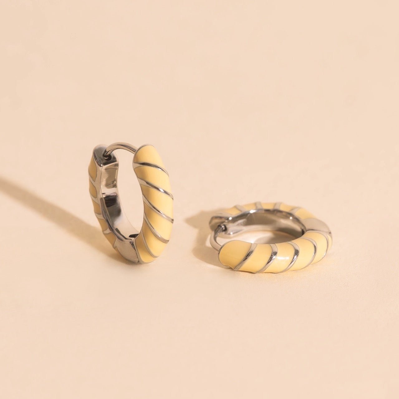 Color Chunky Rounded Huggie Hoop Earrings Earrings La Vie Bien Color Chunky Rounded Huggie Hoop Earrings