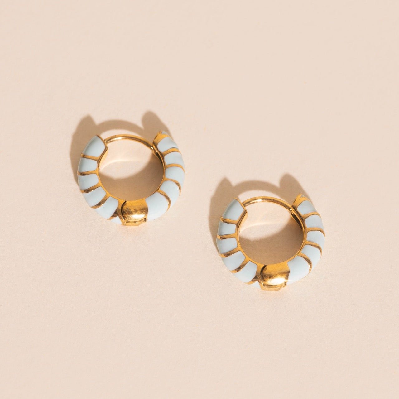 Color Chunky Rounded Huggie Hoop Earrings Earrings La Vie Bien Color Chunky Rounded Huggie Hoop Earrings