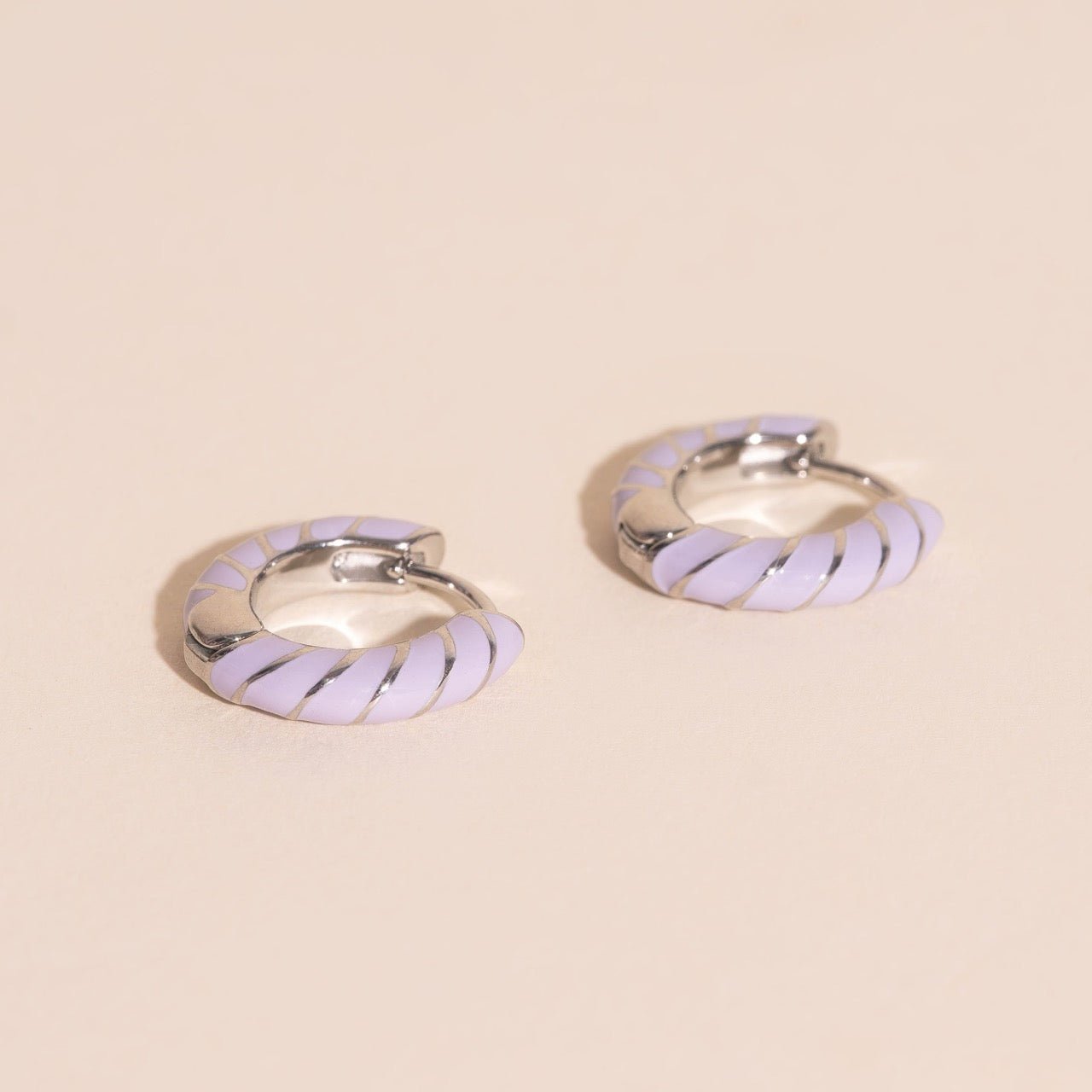Color Chunky Rounded Huggie Hoop Earrings Earrings La Vie Bien Color Chunky Rounded Huggie Hoop Earrings
