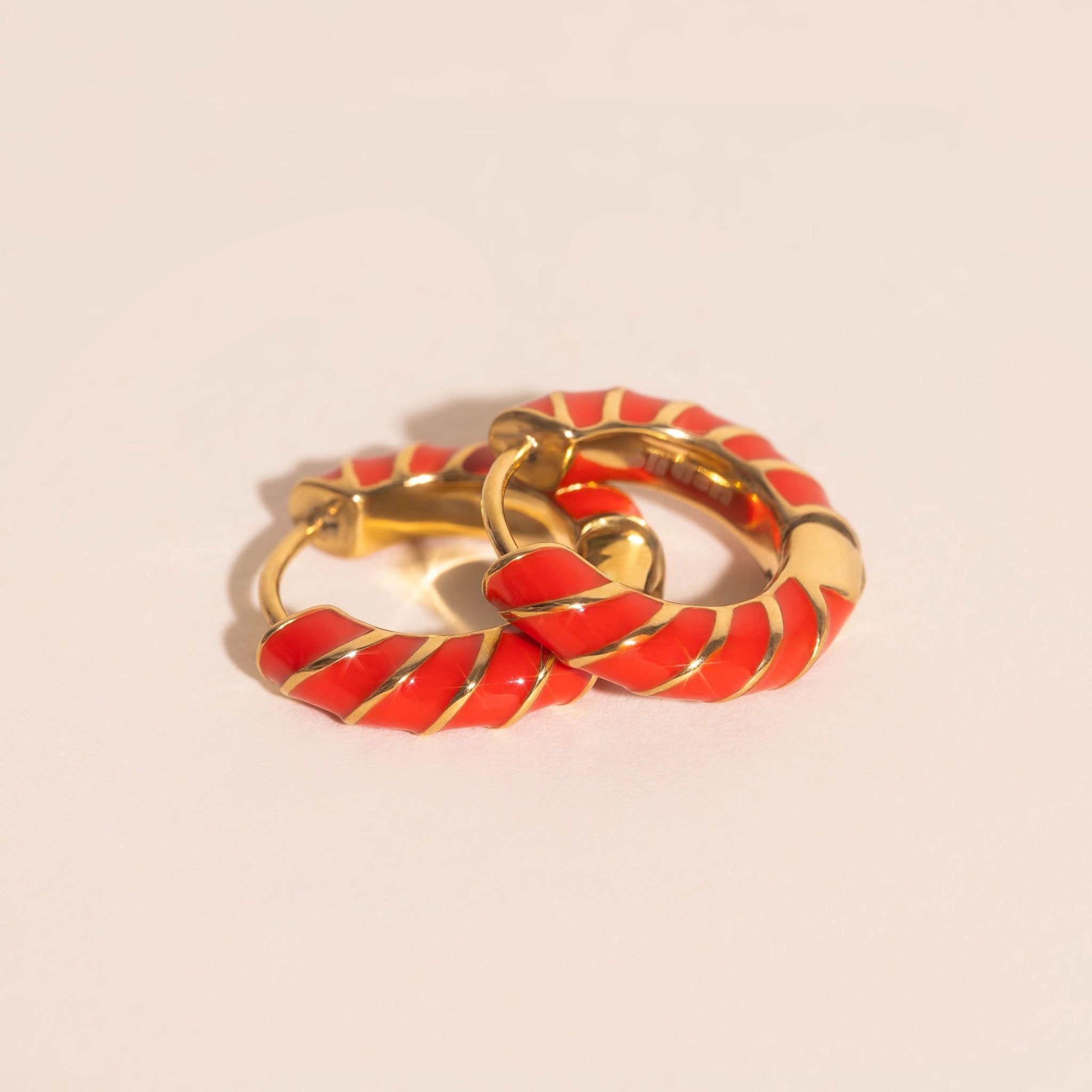 Color Chunky Rounded Huggie Hoop Earrings Earrings La Vie Bien Color Chunky Rounded Huggie Hoop Earrings