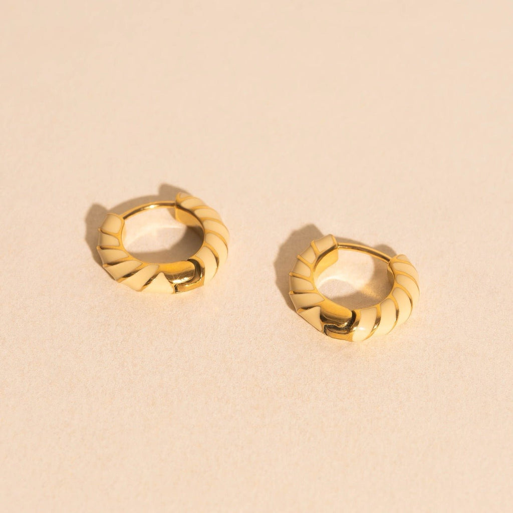 Color Chunky Rounded Huggie Hoop Earrings Earrings La Vie Bien Color Chunky Rounded Huggie Hoop Earrings