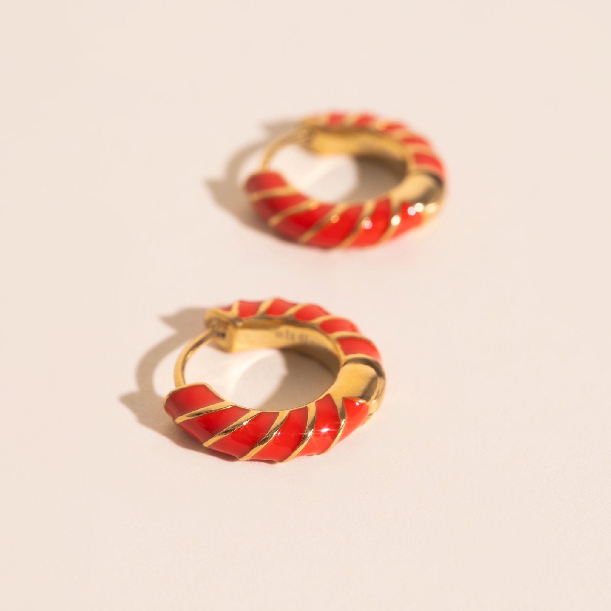 Color Chunky Rounded Huggie Hoop Earrings Earrings La Vie Bien Color Chunky Rounded Huggie Hoop Earrings