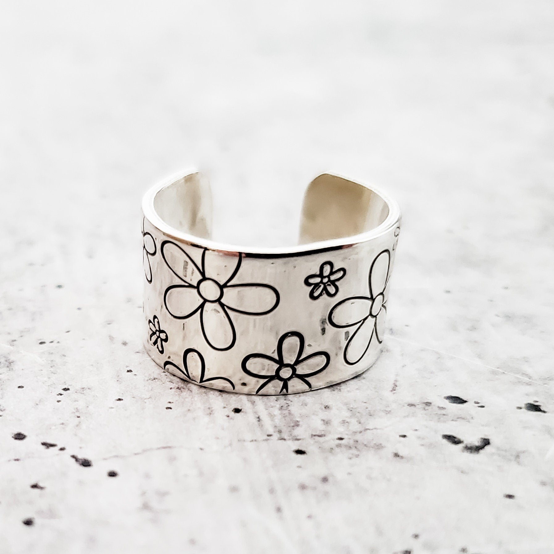 Daisy Flower Ring – Hand Stamped Sterling Silver or Gold Filled Open Band Finger Rings La Vie Bien Daisy Flower Ring – Hand Stamped Sterling Silver or Gold Filled Open Band