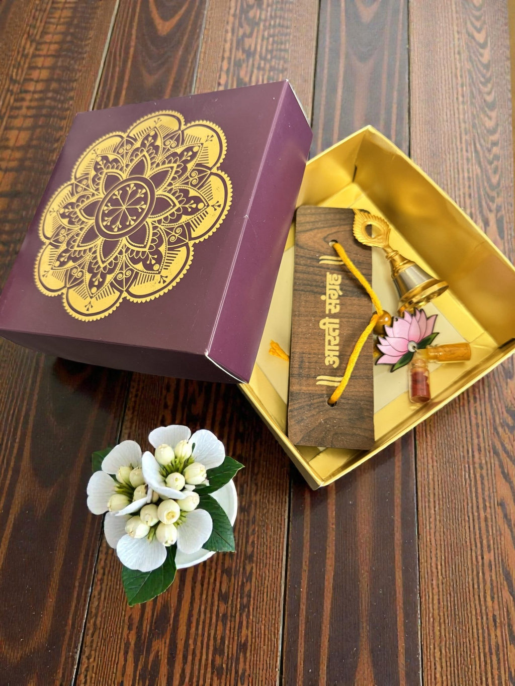 Devotional Combo - Arati Sangrah, Bell & Lotus Haldi Kumkum Packet in Gift Box La Vie Bien Devotional Combo - Arati Sangrah, Bell & Lotus Haldi Kumkum Packet in Gift Box
