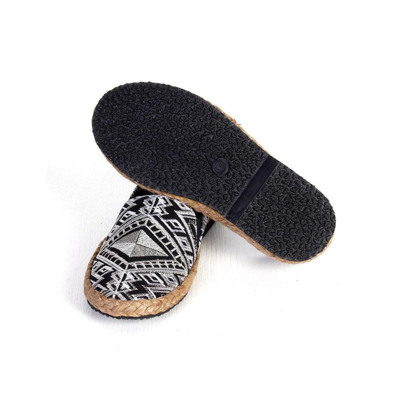 Diamond Hmong Fabric Artisanal Slip On Shoes - Thailand La Vie Bien Diamond Hmong Fabric Artisanal Slip On Shoes - Thailand