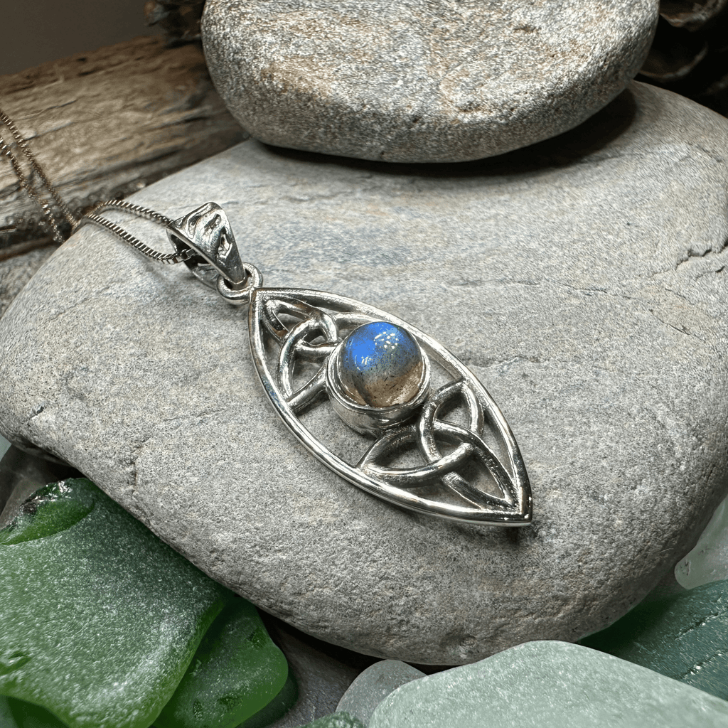 Dolce Trinity Knot Necklace Pendant La Vie Bien Dolce Trinity Knot Necklace
