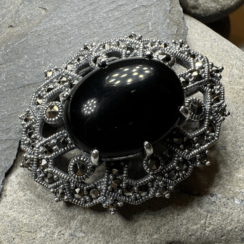 Dorcia Celtic Knot Brooch in Sterling Silver Brooch La Vie Bien Dorcia Celtic Knot Brooch in Sterling Silver
