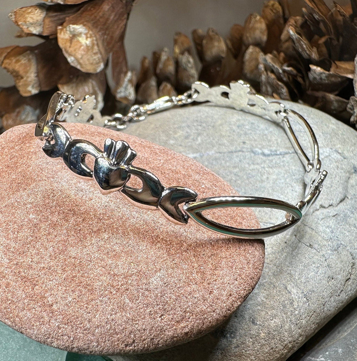 Elegant Irish Claddagh Bracelet Bracelet La Vie Bien Elegant Irish Claddagh Bracelet
