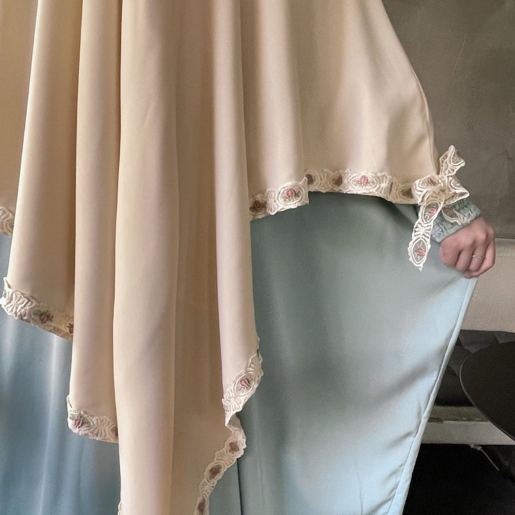 Embroidered Lace-Trimmed Prayer Khimar(MK030) La Vie Bien Embroidered Lace-Trimmed Prayer Khimar(MK030)