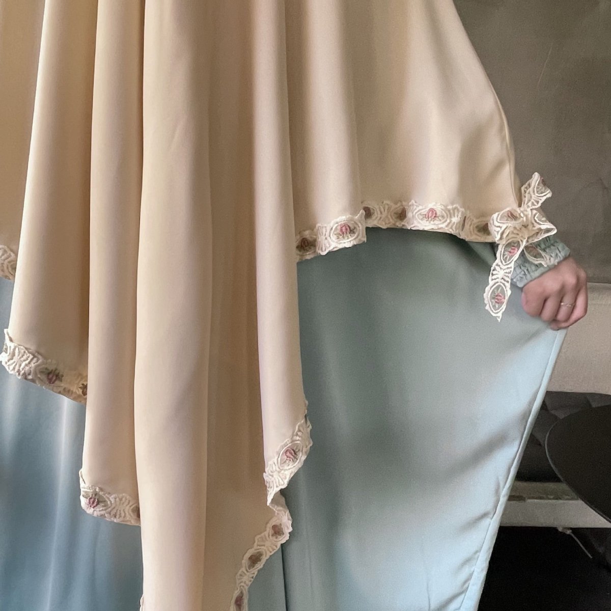 Embroidered Lace-Trimmed Prayer Khimar(MK030) La Vie Bien Embroidered Lace-Trimmed Prayer Khimar(MK030)