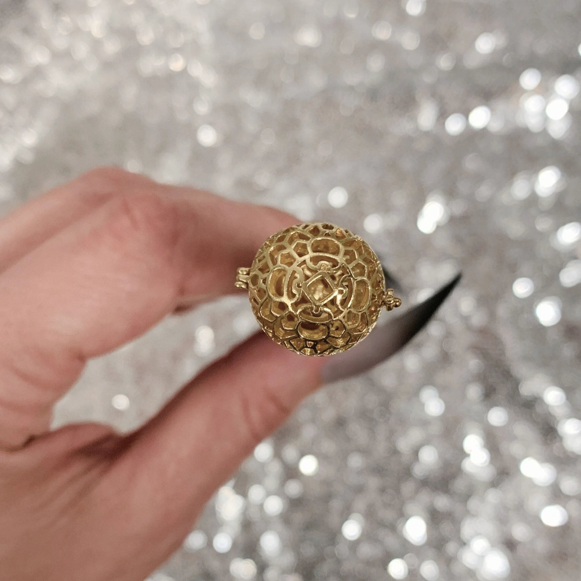 Essential Oil Diffuser Pen in Lemon | Includes 1 ml of Essential Oil and 2 Lava Beads | Refillable by The Bullish Store