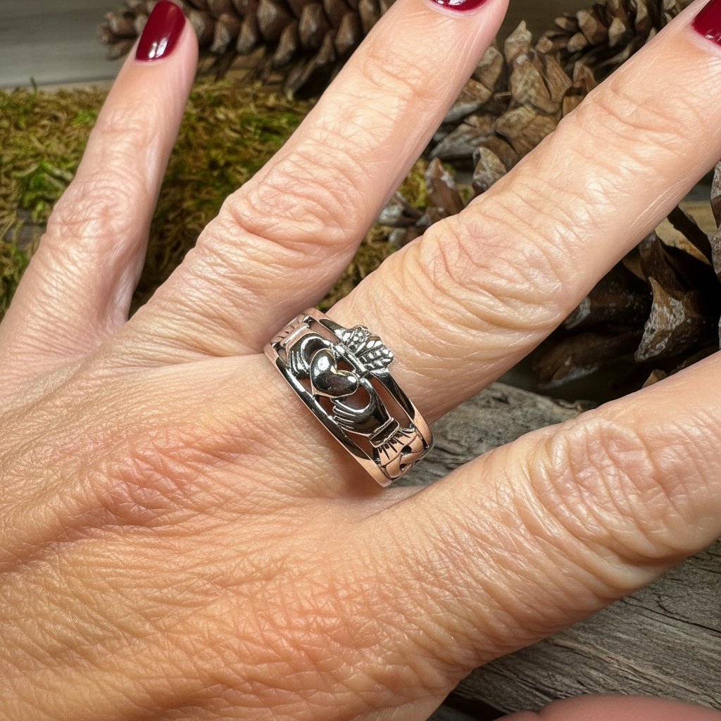 Eternally Celtic Claddagh Band Ring Ring La Vie Bien Eternally Celtic Claddagh Band Ring