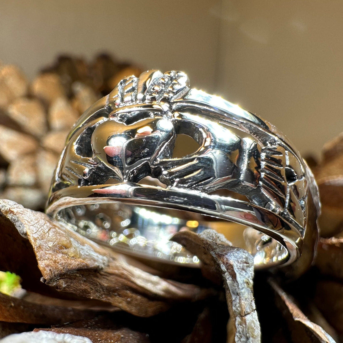Eternally Celtic Claddagh Band Ring Ring La Vie Bien Eternally Celtic Claddagh Band Ring
