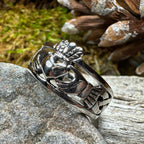Eternally Celtic Claddagh Band Ring Ring La Vie Bien Eternally Celtic Claddagh Band Ring