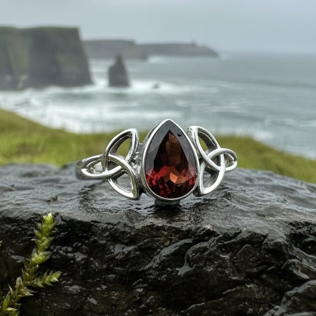Eydís Celtic Knot Ring Ring La Vie Bien Eydís Celtic Knot Ring