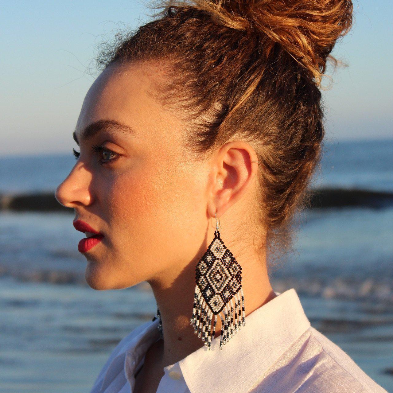 Flor Geometric Seed Bead Boho Fringe Earrings - Guatemala Jewelry La Vie Bien Flor Geometric Seed Bead Boho Fringe Earrings - Guatemala