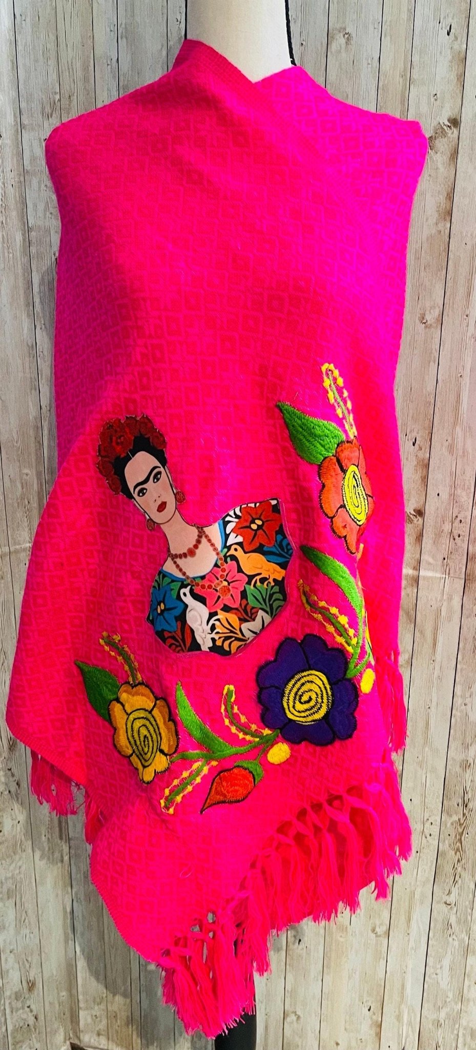Frida Kahlo Embroidered Shawl Rebosos Bordado y Imagen de Frida Kahlo La Vie Bien Frida Kahlo Embroidered Shawl Rebosos Bordado y Imagen de Frida Kahlo