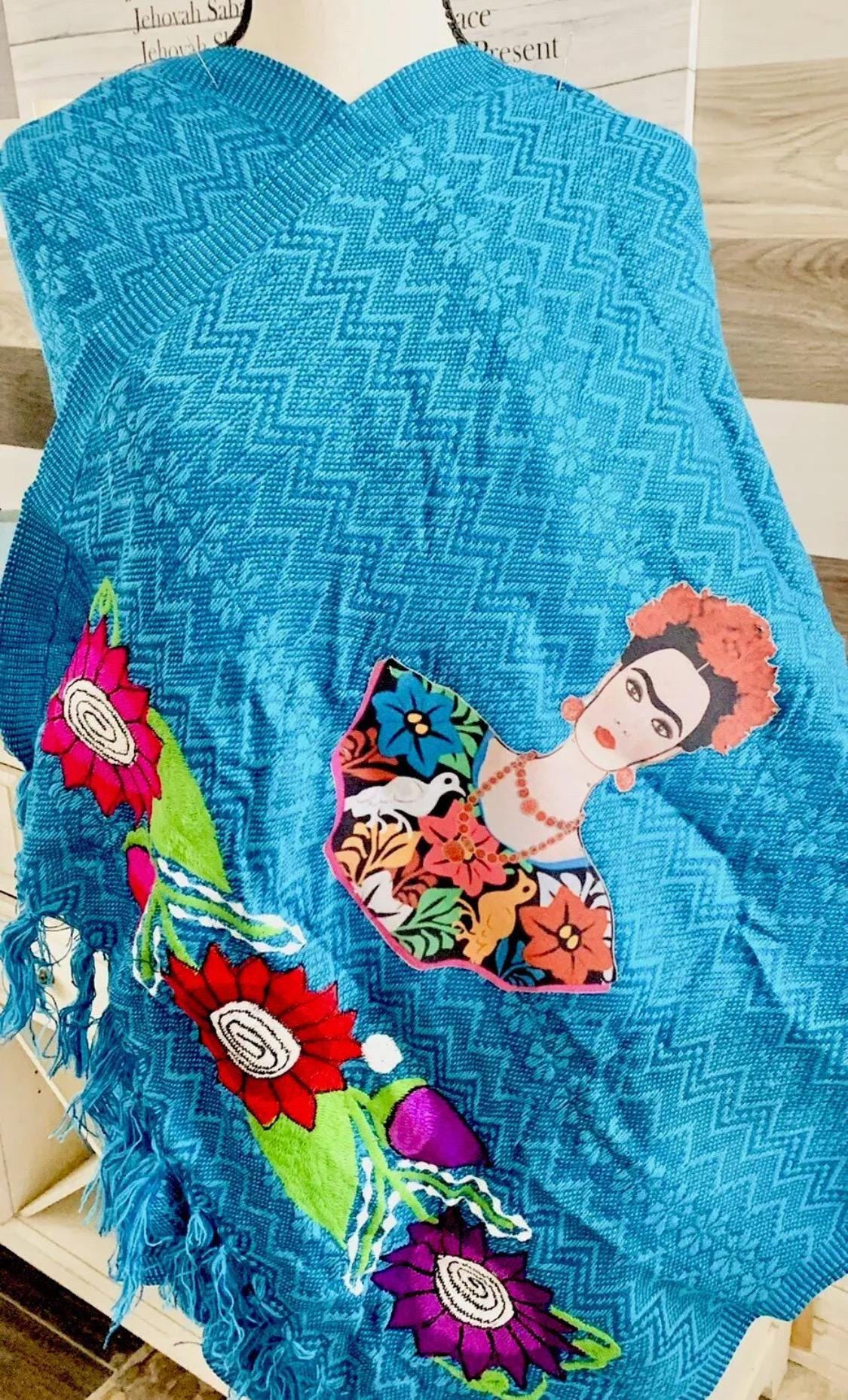Frida Kahlo Embroidered Shawl Rebosos Bordados de Frida Kahlo con Imagen La Vie Bien Frida Kahlo Embroidered Shawl Rebosos Bordados de Frida Kahlo con Imagen
