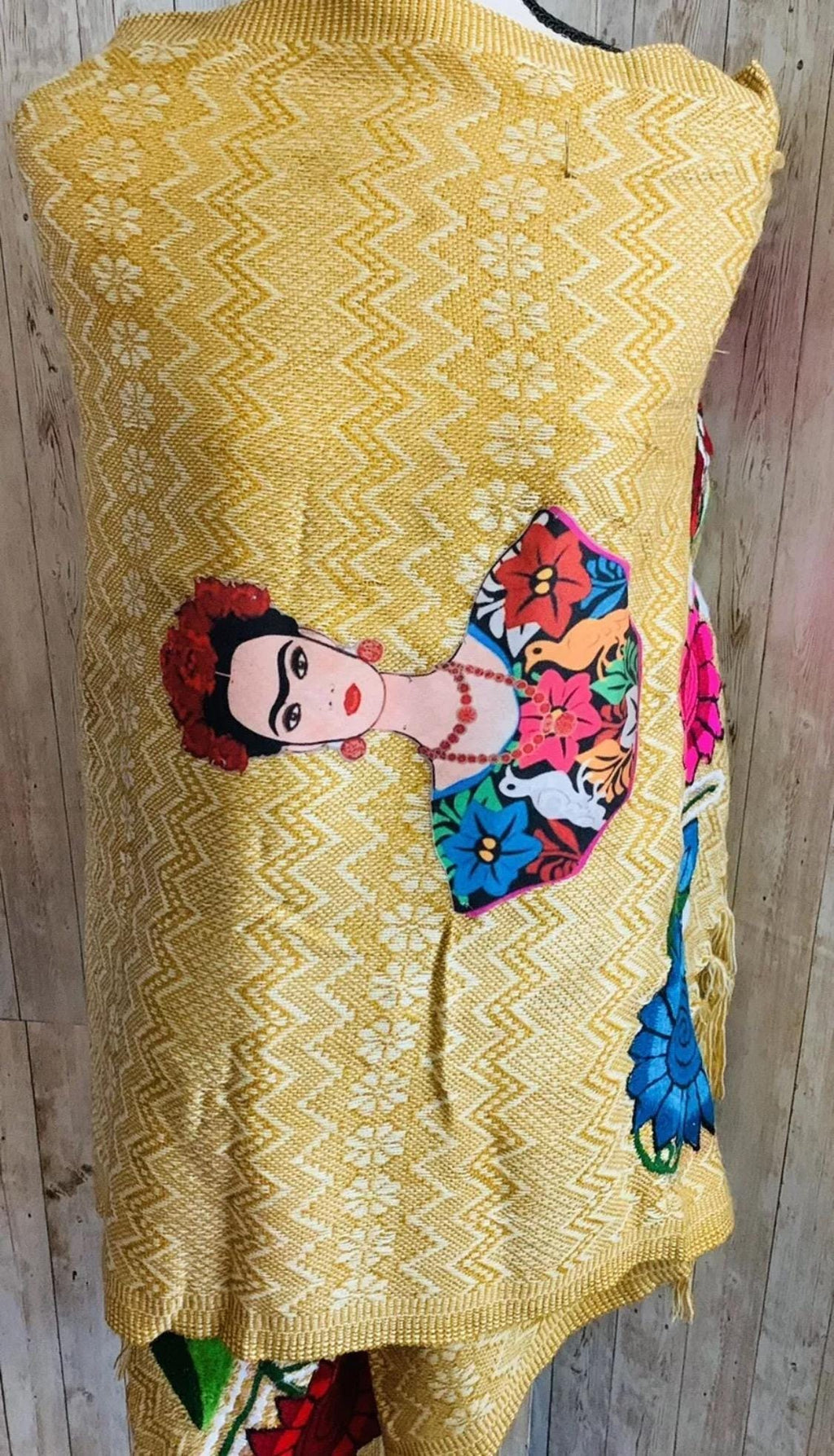 Frida Kahlo Embroidered Shawl Rebosos Bordados de Frida Kahlo con Imagen La Vie Bien Frida Kahlo Embroidered Shawl Rebosos Bordados de Frida Kahlo con Imagen