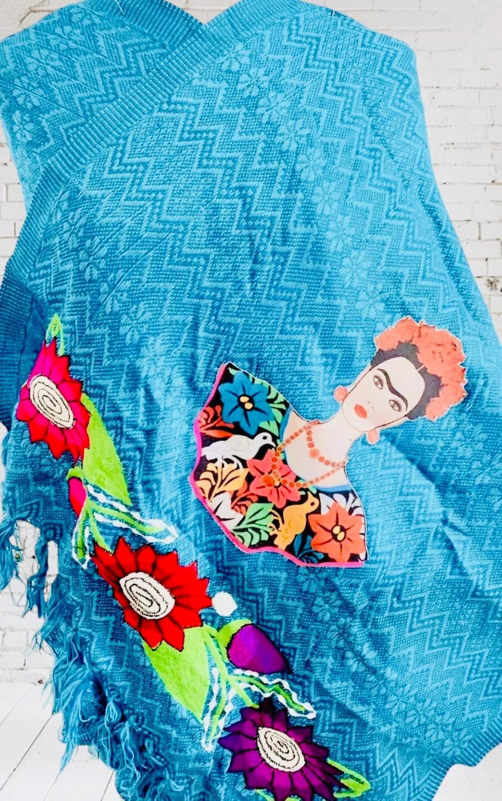 Frida Kahlo Embroidered Shawl Rebosos Bordados de Frida Kahlo con Imagen La Vie Bien Frida Kahlo Embroidered Shawl Rebosos Bordados de Frida Kahlo con Imagen