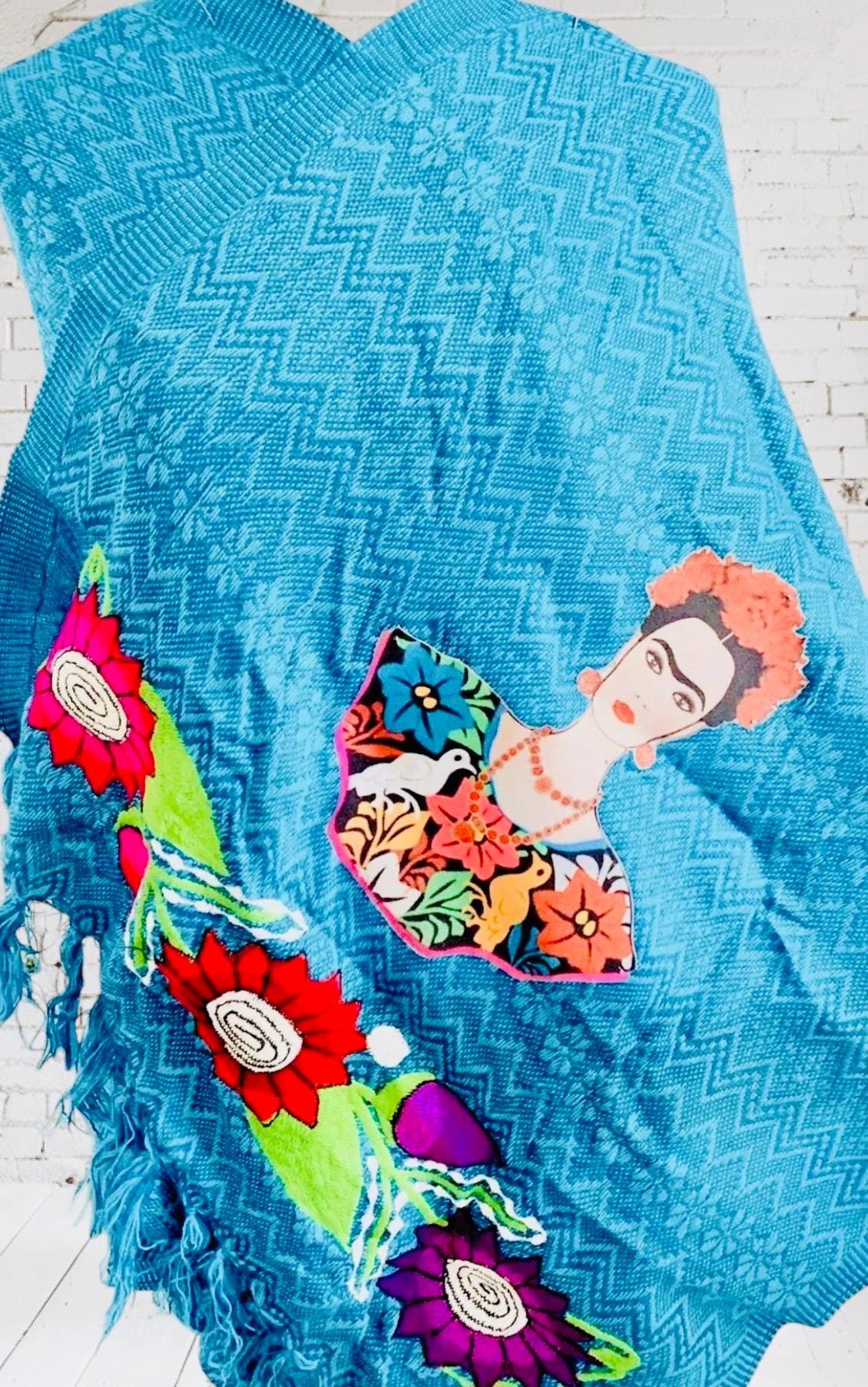 Frida Kahlo Embroidered Shawl Rebosos Bordados de Frida Kahlo con Imagen La Vie Bien Frida Kahlo Embroidered Shawl Rebosos Bordados de Frida Kahlo con Imagen