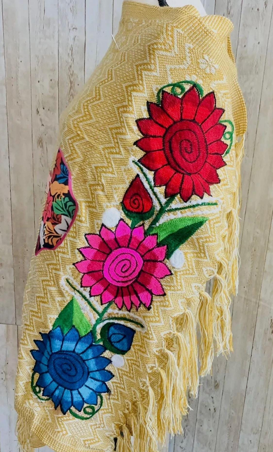 Frida Kahlo Embroidered Shawl Rebosos Bordados de Frida Kahlo con Imagen La Vie Bien Frida Kahlo Embroidered Shawl Rebosos Bordados de Frida Kahlo con Imagen