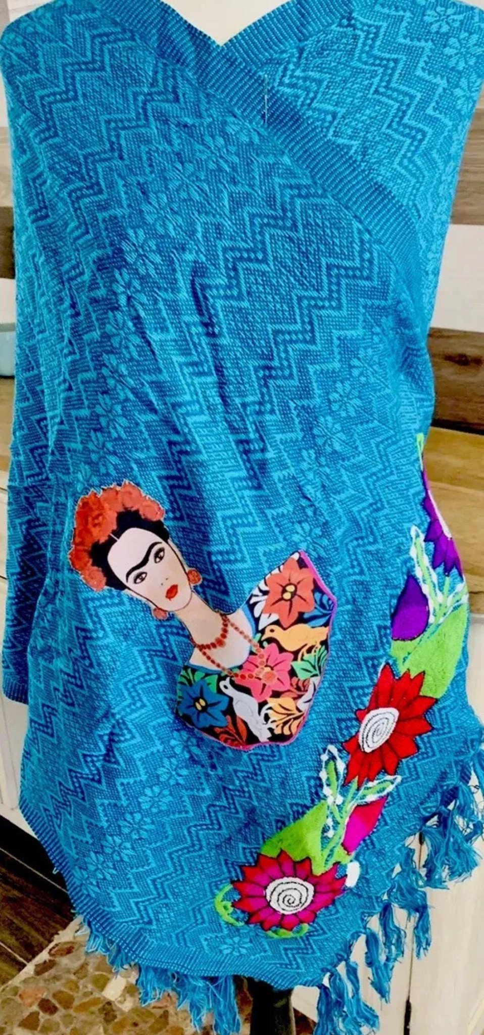 Frida Kahlo Embroidered Shawl Rebosos Bordados de Frida Kahlo con Imagen La Vie Bien Frida Kahlo Embroidered Shawl Rebosos Bordados de Frida Kahlo con Imagen