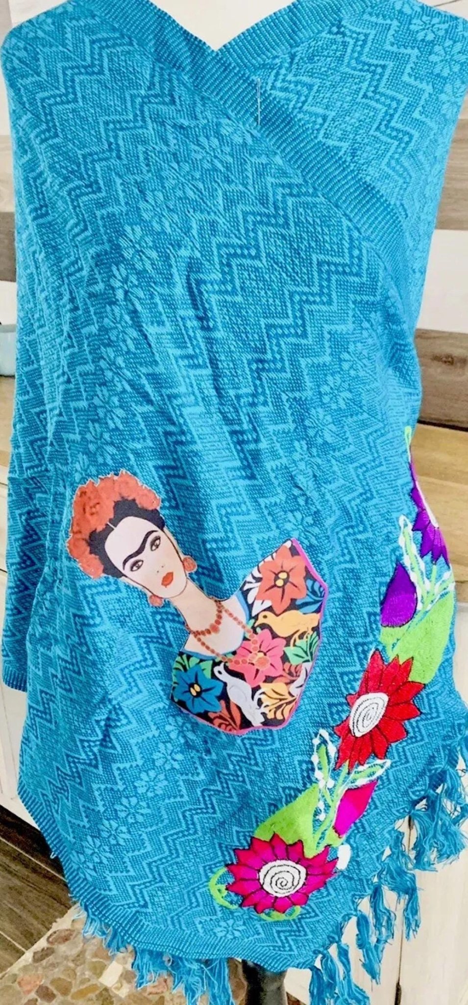 Frida Kahlo Embroidered Shawl Rebosos Bordados de Frida Kahlo con Imagen La Vie Bien Frida Kahlo Embroidered Shawl Rebosos Bordados de Frida Kahlo con Imagen