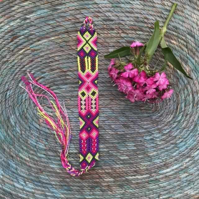 Friendship Macrame Woven Boho String Bracelet (4 Sizes) - Mexico Jewelry La Vie Bien Friendship Macrame Woven Boho String Bracelet (4 Sizes) - Mexico