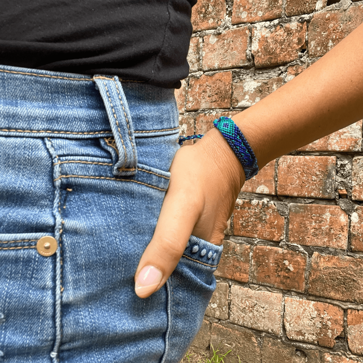 Friendship Macrame Woven Boho String Bracelet (4 Sizes) - Mexico Jewelry La Vie Bien Friendship Macrame Woven Boho String Bracelet (4 Sizes) - Mexico