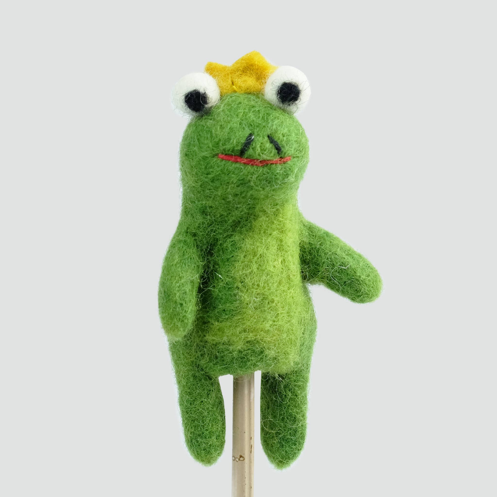 Frog with crown handmade felt Finger Puppet - Sensory Play for kids - Magic Meadow collection La Vie Bien Frog with crown handmade felt Finger Puppet - Sensory Play for kids - Magic Meadow collection